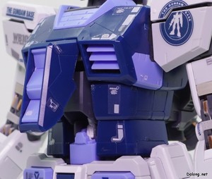 MG RX-78-2 Gundam Ver.3.0 [Gundambase Color] - Weapons & Cockpit Hatch Gimmick (2/2)