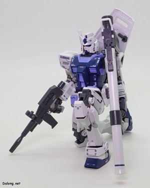 MG RX-78-2 Gundam Ver.3.0 [Gundambase Color] - Full Armament Kneeling Pose (1/2)