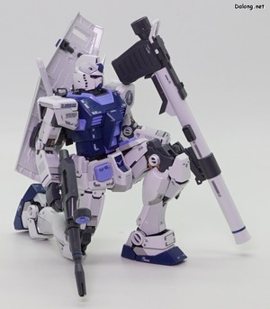 MG RX-78-2 Gundam Ver.3.0 [Gundambase Color] - Full Armament Kneeling Pose (2/2)