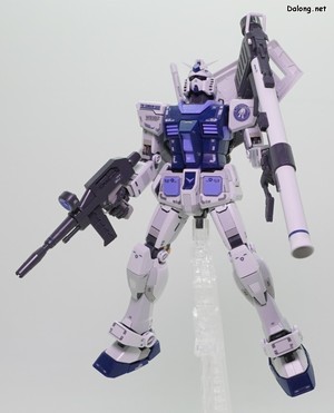 MG RX-78-2 Gundam Ver.3.0 [Gundambase Color] - Full Armament Aerial Pose (1/3)