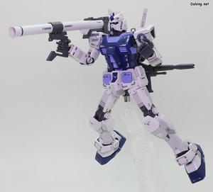 MG RX-78-2 Gundam Ver.3.0 [Gundambase Color] - Bazooka pose (1/3)