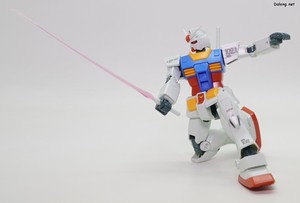 MG RX-78-2 Gundam (Perfect Gundam Ver.)[Anime color] - Kneeling beam saber pose (1/3)