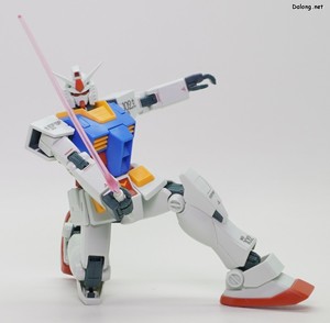MG RX-78-2 Gundam (Perfect Gundam Ver.)[Anime color] - Kneeling beam saber pose (2/3)