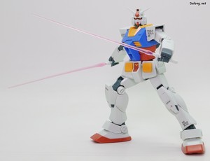 MG RX-78-2 Gundam (Perfect Gundam Ver.)[Anime color] - Dual beam saber pose (1/3)