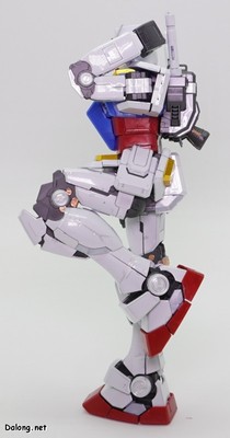 MG RX-78-2 Gundam Ver.3.0 [Titanium Finish] - Core Fighter, weapons, and articulation are all the same as the standard release. (4/4)