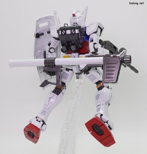 MG RX-78-2 Gundam Ver.3.0 [Titanium Finish] - Fully armed pose (2/2)