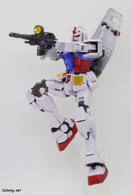 MG RX-78-2 Gundam Ver.3.0 [Titanium Finish] - Beam rifle firing pose (1/3)