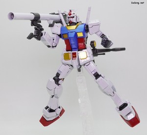 MG RX-78-2 Gundam Ver.3.0 [Titanium Finish] - Bazooka pose (1/3)