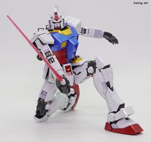 MG RX-78-2 Gundam Ver.3.0 [Titanium Finish] - Beam saber pose (1/3)