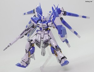 Gundam Base Hi-Nu Gundam [Titanium Finish] - 스탠드 위에 올려본 포즈 (1/2)