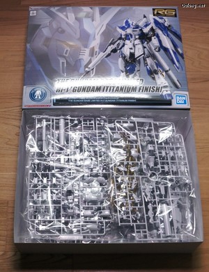 Gundam Base Hi-Nu Gundam [Titanium Finish] - Box Open