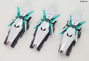 Gundam Base Unicorn Gundam (Final Battle Ver.) [Special Coating] - 실드 + 개틀링 2개가 결합된 무장이 3세트 제공됩니다.