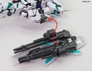Gundam Base Unicorn Gundam (Final Battle Ver.) [Special Coating] - 실드 + 개틀링은 스탠드용 조인트 파츠를 제거하고 팔뚝에 장착할 수 있습니다. (2/2)