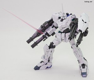 Gundam Base Unicorn Gundam (Final Battle Ver.) [Special Coating] - 유니콘 모드 - 빔사벨 포즈 (1/2)