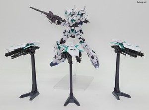 Gundam Base Unicorn Gundam (Final Battle Ver.) [Special Coating] - 실드 + 개틀링을 개별적으로 디스플레이한 모습 (1/3)