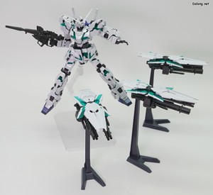 Gundam Base Unicorn Gundam (Final Battle Ver.) [Special Coating] - 실드 + 개틀링을 개별적으로 디스플레이한 모습 (3/3)