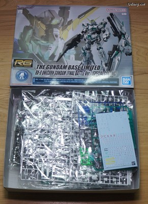 Gundam Base Unicorn Gundam (Final Battle Ver.) [Special Coating] - Box Open