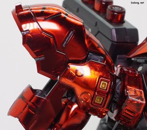 RG 1/144 ガンダムベース限定 サザビー [メカニカルコアメッキ] - さらに寄って撮った各部アップ。クリアー装甲内部のモールドが、内側のメッキ面のおかげでくっきりと見えます。(2/8)