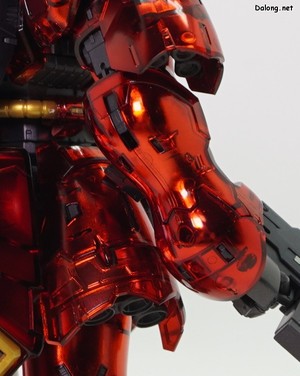 RG 1/144 ガンダムベース限定 サザビー [メカニカルコアメッキ] - さらに寄って撮った各部アップ。クリアー装甲内部のモールドが、内側のメッキ面のおかげでくっきりと見えます。(3/8)