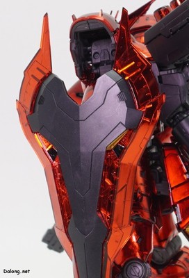 RG 1/144 ガンダムベース限定 サザビー [メカニカルコアメッキ] - さらに寄って撮った各部アップ。クリアー装甲内部のモールドが、内側のメッキ面のおかげでくっきりと見えます。(8/8)