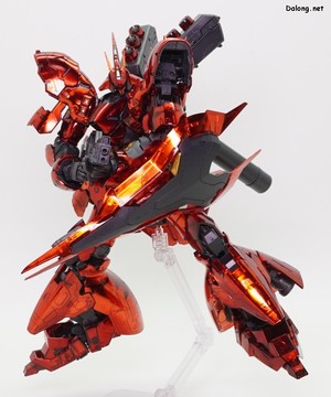 RG 1/144 ガンダムベース限定 サザビー [メカニカルコアメッキ] - ライフル射撃ポーズ (1/3)