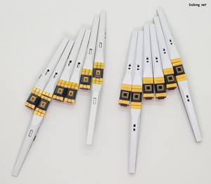 1/144 Option Parts Set Gunpla 19 (Fin Funnel) - HGUC 뉴건담의 핀판넬(좌측)과의 비교. 중앙부 버니어의 색분할은 EG가 더 우수합니다. 사출색은 EG가 순백색인 반면, HGUC는 쌀짝