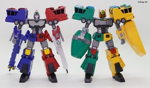 HG Gekiryujin - 일반판으로 발매된 HG 초룡신과 함께.