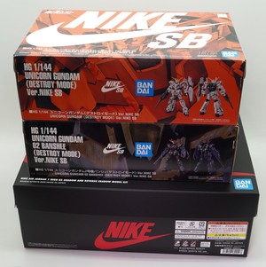 NIKE NIKE AIR JORDAN 1 HIGH 85 SHADOW AND REVERSE SHADOW MODEL KIT - 클럽G로 나왔던 Ver. 나이키 SB 의 HGUC 유니콘 건담 박스들과 함께. 이 킷의 박스는 종이가