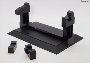 PG 1/72 Millennium Falcon - 전용 스탠드의 조인트 파츠를 교체하여 한쪽으로 기울어진 채 전시할 수도 있습니다. 다만 고정부가 약간 불안하네요. (1/2)