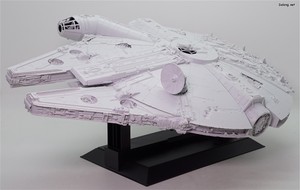 PG 1/72 Millennium Falcon - 기울인 상태에서의 디스플레이 (1/4)