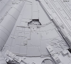 PG 1/72 Millennium Falcon - 상부 디테일샷. 밝은 회색면의 몰드를 자세히 볼 수 있게 조명을 약하게 하고 촬영했습니다. (13/13)