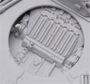 PG 1/72 Millennium Falcon - 상부의 벌어진 틈새부의 근접 디테일샷. 작은 부분까지 디테일이 살아있습니다. (4/7)