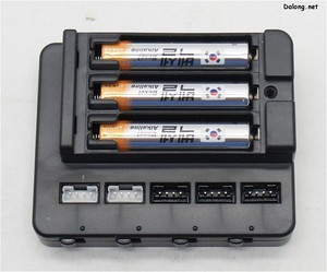 PG 1/72 Millennium Falcon - LED 유닛에는 3개의 AAA 건전지 (또는 단4전지)가 들어갑니다.