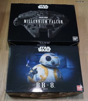PG 1/72 Millennium Falcon - 박스 가로 세로 크기는 1/2 BB-8과 같습니다.