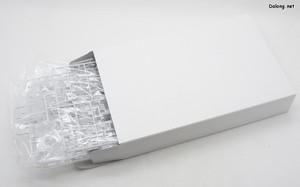 PG 1/72 Millennium Falcon - 내부에는 작은 소박스가 들어있는데, 파손이 우려되는 파이프류의 작은 파츠의 런너들이 들어있습니다. 이 런너들은 파손을 막기 위해 좀더 부드러운 재질로 사출되어 있네요. (1/