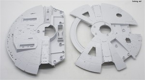 PG 1/72 Millennium Falcon - 가장 큰 상판과 하판은 런너 없이 단일 파츠로 사출되어 있습니다.