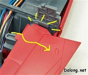 PG Yamato - 만약 위쪽의 날개 나사부가 너무 헐렁하게 되어 있으면, 스위치를 누른 후에 날개부가 먼저 밖으로 튀어나오기 전에 3개의 날개가 헐렁하게 분해됩니다. 그러면 안쪽의 날개가 구조상 내부 격벽에 걸리면서 날개