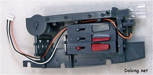 PG Yamato - 중앙 골조와 어뢰기믹의 조립 배선은 대략 저렇게.. 실제로 오렌지색 전선은 어뢰기믹 밑으로 보내야 나중에 조립이 편합니다. 다 조립하고야 알았는데 사진을 깜빡 못찍어서 -_-; 함튼 혹시 여러분이 조립하