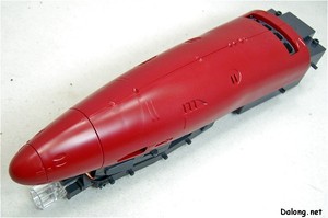 PG Yamato - 제어부의 전원연결부는 아래쪽 외장장갑의 구멍과 결합됩니다. 배머리쪽 아래는 접합선이 보입니다 ㅠ_ㅠ.. 뒤쪽은 접합선이 없는데. 쩝~