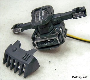 PG Yamato - 선장실과 상층 브릿지의 결합. 보다시피 함교외 외장 바로 안쪽은 클리어파츠들이 이중으로 조립되서, 나중에 LED를 켜면 내부 전체가 은은하게 밝아지는 효과를 만들어냅니다.