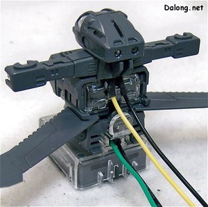 PG Yamato - 선장실 + 상/하층 브릿지의 결합. 역시 내부는 클리어 파츠로.. 2개의 LED로 인한 2세트의 전선가닥