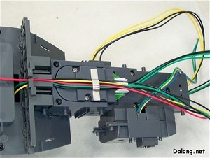 PG Yamato - 그 밑은 이와같은 배선구조.. 테잎 2개로 배선을 고정하게 되어 있습니다.