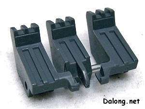 PG Yamato - 각 포신이 개별적으로 움직이도록, 3개의 지지대가 하나의 금속 샤프트에 끼워집니다.