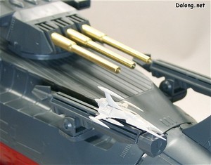 PG Yamato - 1대밖에 안들어있는 코스모 제로는 뒷부분 발사대에 놓게 되어 있습니다. 발사대도 두 개인데 2대 넣어주지 그랬니 -_-;