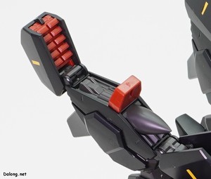 Super Robot War Huckebein Mk-III Trombe - 그와 더불어 백팩 컨테이너의 내부 조형이 변경되었는데요. 멀티 트레이스 미사일의 양이 줄어들고, 테슬라 드라이브가 새롭게 적용되었습니다.