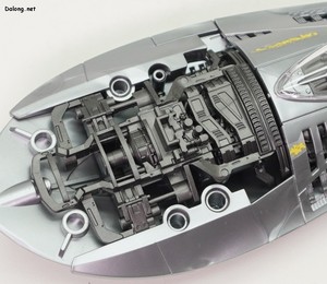 Star Wars 1/48 The Mandalorian's N-1 Starfighter - 날개를 분리하고 내부 메카닉을 좀더 자세히 볼 수 있습니다.