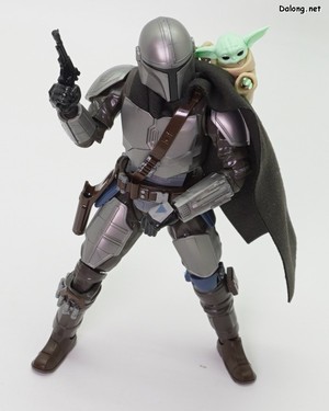 1/12 マンダロリアン＆グローグー [STAR WARS: THE MANDALORIAN AND GROGU] - グローグーを肩に乗せたポーズ (2/3)