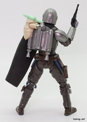 1/12 マンダロリアン＆グローグー [STAR WARS: THE MANDALORIAN AND GROGU] - グローグーを肩に乗せたポーズ (3/3)