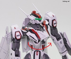 Macross VF-25F Messiah Valkyrie Alto Custom - 허리 위/아래 쪽이 모두 회전되는 구조인데요. (2/2)