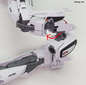 Macross VF-25F Messiah Valkyrie Alto Custom - 허벅지를 한번 더 꺾어서 역관절 형태로 만들 수 있습니다.